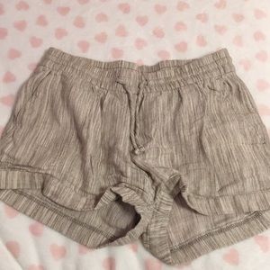 Shorts small old navy tan